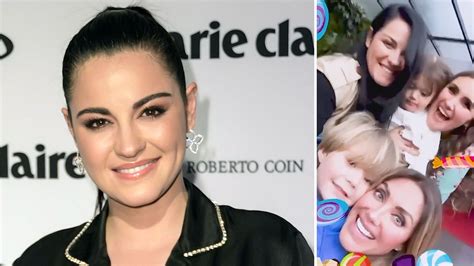 Maite Perroni Embarazada La Actriz Luce Su ‘baby Bump Al Lado De