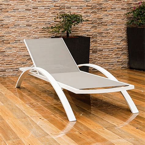 China Pool Lounge Chairs Style Outdoor Resort Patio Furniture Wholesale