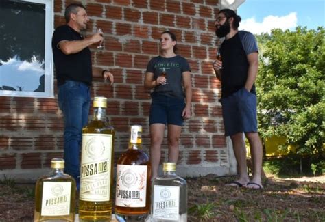 Notícia Família Possamai produz quatro variedades de cachaça e aposta