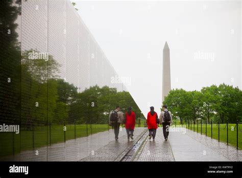 Vietnam Veterans Memorial In Washington Dc Vietnam Memorial Wall Designed By Maya Lin