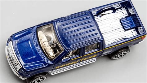 Машинка Базова Hot Wheels 2009 Ford F 150 Good Year Metro 1 64 HCT48 Dark Blue купити в
