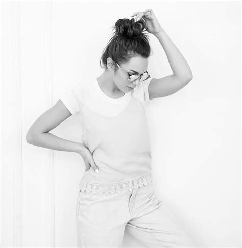 Portrait De Mod Le De Jeune Fille Belle Jeune Femme Brune Avec Du Maquillage Nude Dans Des