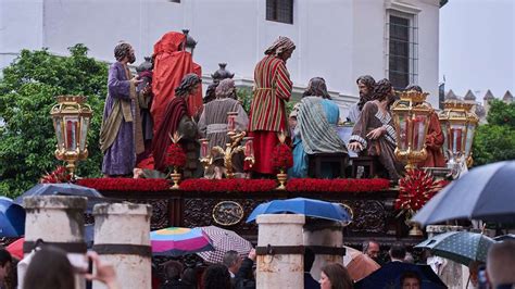 La Lluvia Hizo Acto De Presencia Y Arruin El Domingo De Ramos De Sevilla