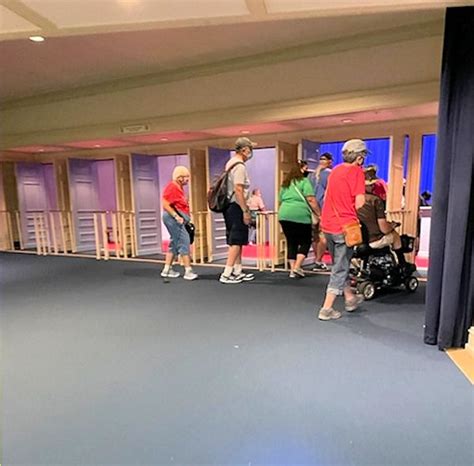 The Hall Of Presidents Tips For Guests Needing Mobility Access