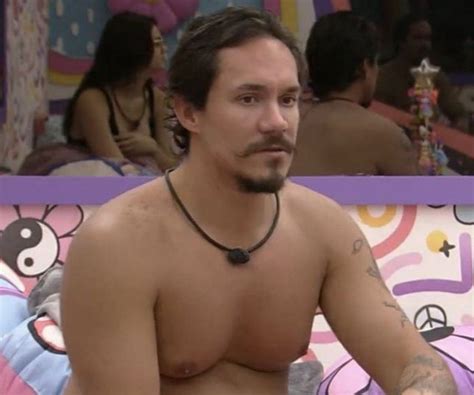 Not Cias Bbb Eliezer Faz Revela O Sobre O Seu Brinquedinho