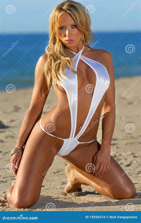 Seksowna bikini dziewczyna zdjęcie stock Obraz złożonej z swimwear