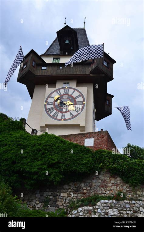 Grazer Uhrturm Schlossberg Graz Fotos Und Bildmaterial In Hoher