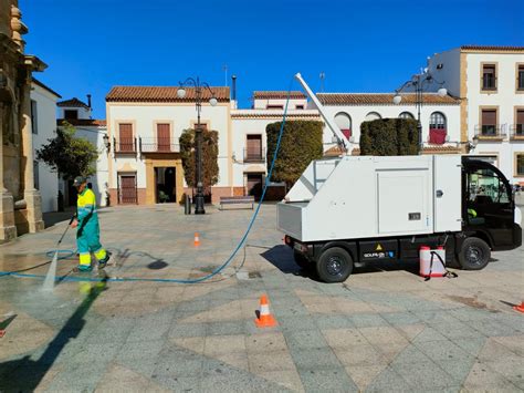 Nueva máquina hidrolimpiadora para reforzar la limpieza de aceras y