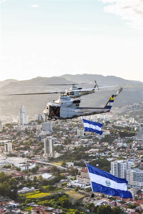 Fuerza Aérea De Honduras Se Lucen En El Bicentenario