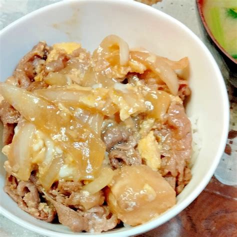 牛とじ丼。お麩でかさ増し少ない肉でも食べごたえ有り レシピ・作り方 By ふぁしれ｜楽天レシピ