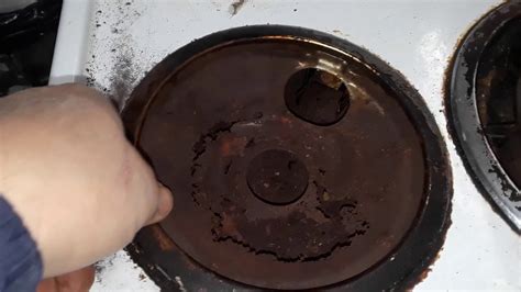 How To Replace An Electric Stove Burner Element And Drip Pan Youtube