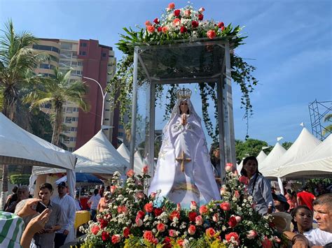 Miles de personas asistieron a la celebración de la Virgen del Valle