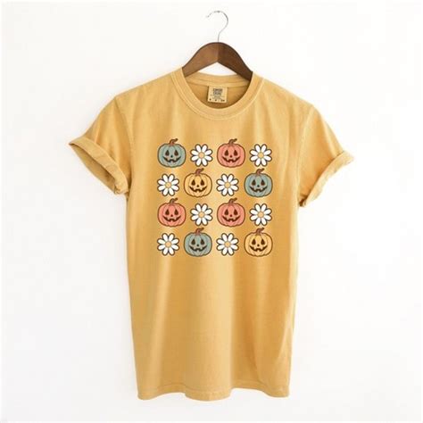 Simply Sage Market Women's Pumpkin Daisies Short Sleeve Garment Dyed Tee - Xl - Mustard : Target