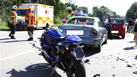 Schongau Peiting Mehrere Auffahrunfälle auf B17 Motorradfahrer wird