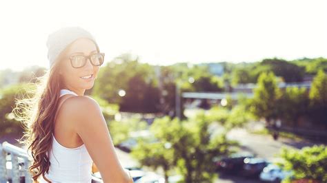 Fondos De Pantalla Luz De Sol Mujer Modelo Pelo Largo Mujeres Con Gafas Fotografía