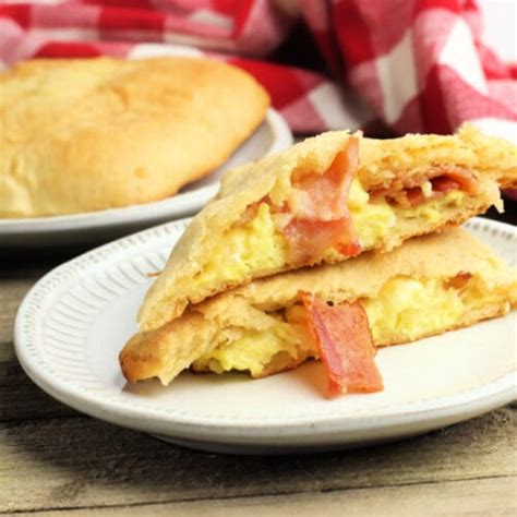 Bacon Egg And Cheese Breakfast Pockets {copycat Bacon Egg And Cheese