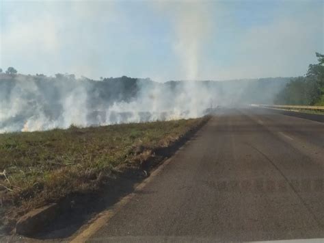 Queimada Na Br Em Palmas Provoca Nuvem De Fuma A E Atrapalha Motoristas