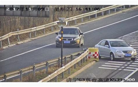 「倒車違法行為曝光」小車高速違法倒車 記12分 每日頭條