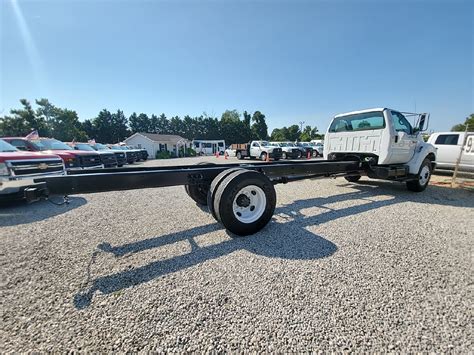 2005 Ford F 750 Straight Frame Reg Cab And Chassis