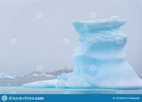 Iceberg Hermoso De Los Azules Turquesa Que Flota En El Ant Rtico