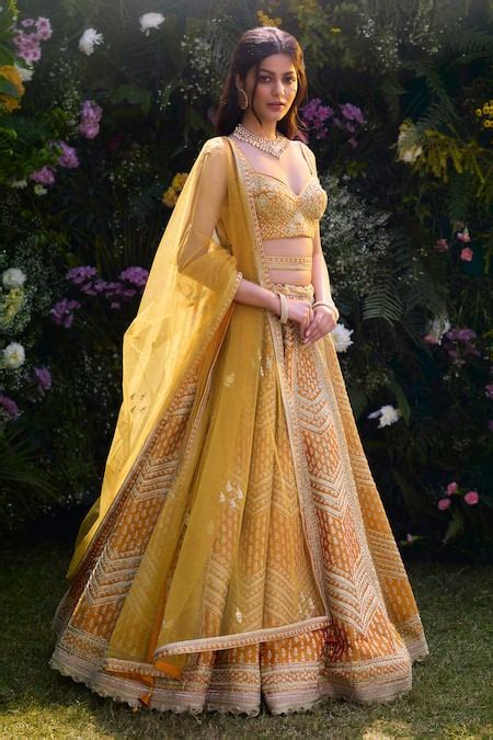 Buy Yellow Raw Silk Embroidered Zari Sweetheart Lehenga Set With Belt