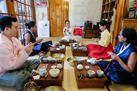 Experience Traditional Korean Tea Ceremony – in Bukchon Hanok Village ...