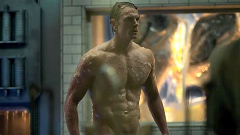 Joel Kinnamans Abs Are Ripped To Shreds In ‘altered Carbon Trailer Altered Carbon Joel