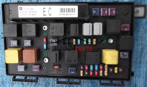 CAJA ELECTRICA DE FUSIBLES Y RELES OPEL ASTRA ZAFIRA B 13181662 EC