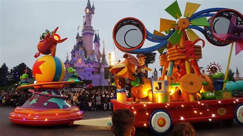 Stars On Parade At Disneyland Paris 2017 Youtube