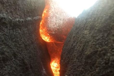 Viral Facebook Deja Su Cámara En La Grieta De Un Volcán En Erupción Y Registra Espectacular