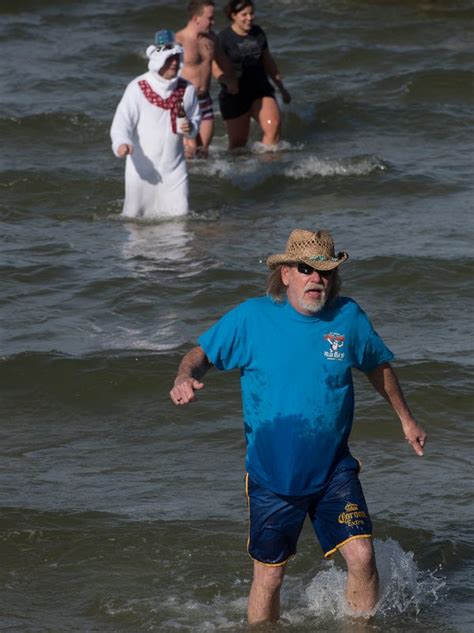 Pensacola Navarre Plunges New Years Day Guide To Polar Bear Plunges