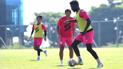 Perhatikan Foto Arema FC Latihan Ada Yang Aneh Dalam Persiapan Akhir