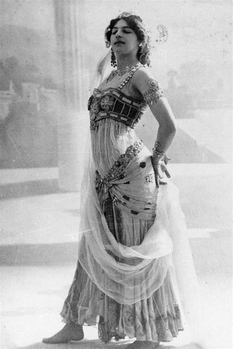 Mata Hari hace cien años ejecutaban por espía a la bailarina más