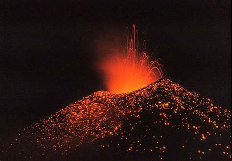 Picture Information: Volcano Eruption in El Salvador