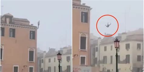 Tuffo Nel Canale Dal Tetto Di Un Palazzo A Venezia Il Video Nordest24