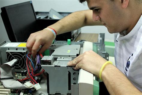 Técnico en Reparación y Mantenimiento de PC Escuela Ma pa Uruguay