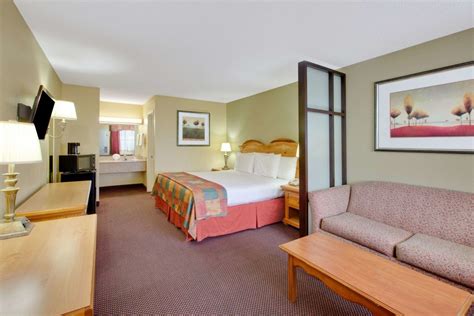 Hotel Baymont Inn And Suites Terrell Usa Invia