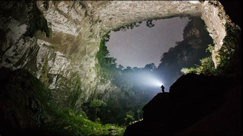 Descubren La Cueva Mas Grande Del Mundo En Vietnam Con Su Propio