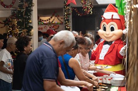 Share Sarap Ng Pasko With Jollibees Buy One Gift One Delivery Promo