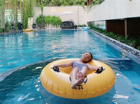 Ph M Qu Nh Anh Khoe Nh Di N Bikini B N Con G I D N T Nh Ch V O I M C Bi T