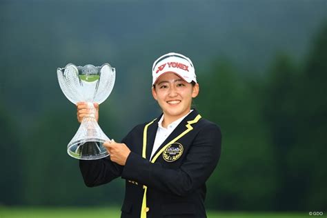 ルーキー岩井千怜が史上3人目の快挙達成 ツアー初優勝から2週連続v【国内女子ツアー Lpga】｜gdo ゴルフダイジェスト・オンライン