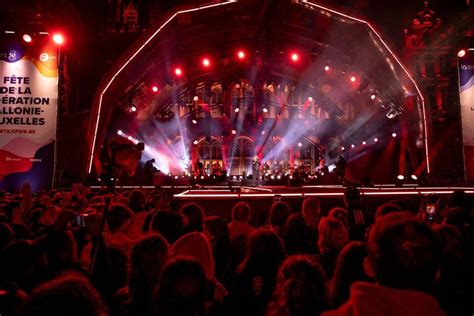 Foule Sur La Grand Place Pour Assister Aux Concerts De La F Te De La