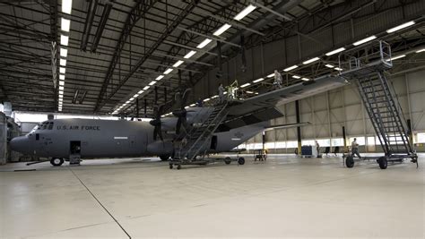 86 Mxs Crawls Into C 130 Fuel Tank Inspection Ramstein Air Base Article Display