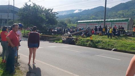 Accidente De Tr Nsito En Copacabana Deja Un Muerto Y Cuatro Heridos