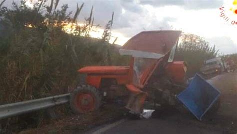 Tragico Incidente Sulla Statale Scontro Tra Furgone E Trattore Un