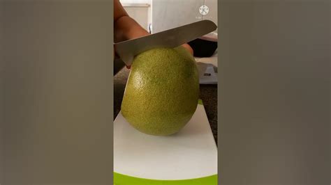 How To Peel Pomelo In Simpleandeasy Waymabilisang Pagbalat Ng Suhashorts Youtube