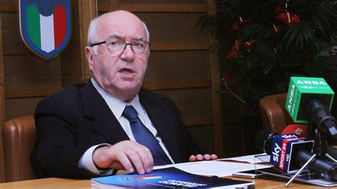 Lutto Nel Mondo Del Calcio Morto Lex Presidente Della Figc Tavecchio