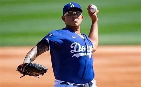 El pitcher mexicano Julio Urías fue arrestado por violencia doméstica