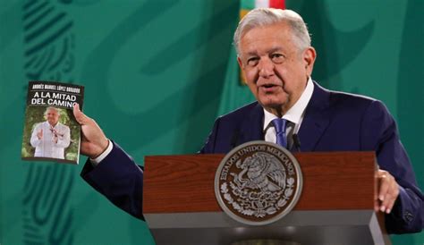 Presume AMLO Su Nuevo Libro A La Mitad Del Camino Nacional W