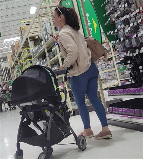 Sexy Legs MILF W VPL And Bonus Shots Tight Jeans Forum